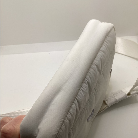 Lululemon White Quilted Crossbody Belt Bag Adjustable Strap - Picture 6 of 9